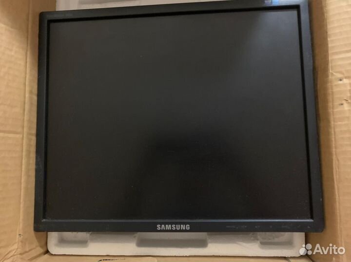 Монитор Samsung