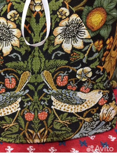 Гобеленовая ткань Воришки У. Моррис, Розы и сирень