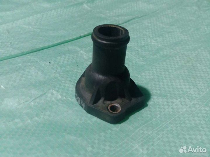 Фланец системы охлаждения Volkswagen Golf 2