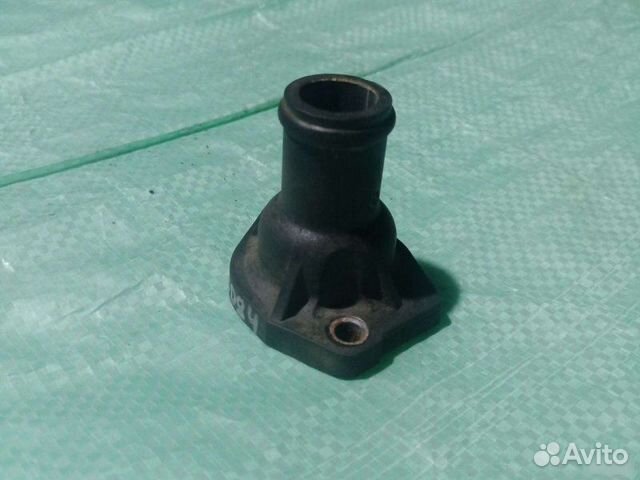 Фланец системы охлаждения Volkswagen Golf 2