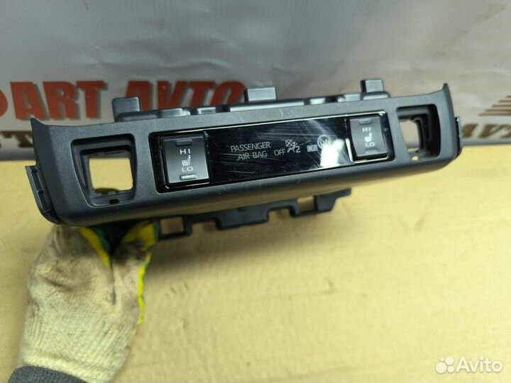 Кнопка подогрева сидений Toyota Rav 4 XA 50