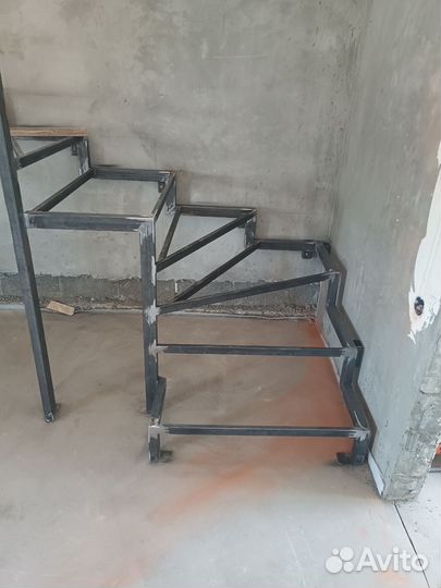 Лестница на металлокаркасе