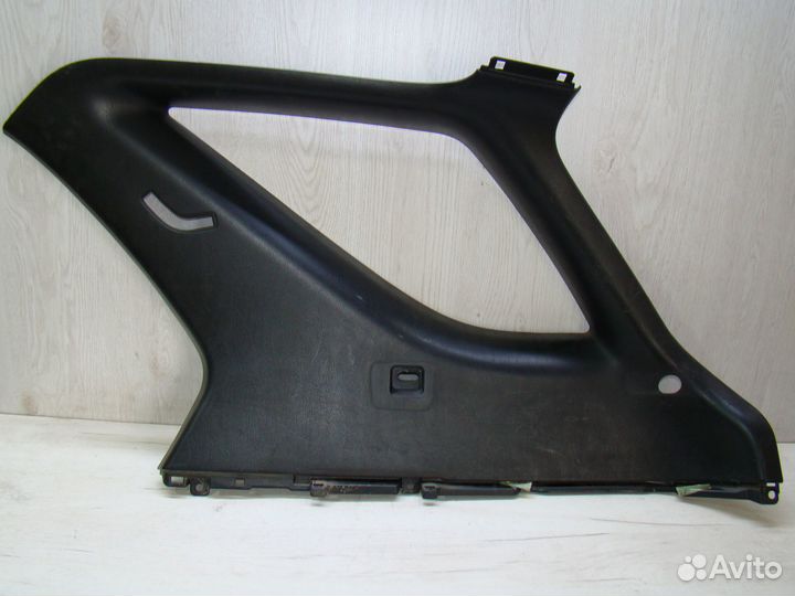 Обшивка багажника правая Lexus RX 300 Лексус