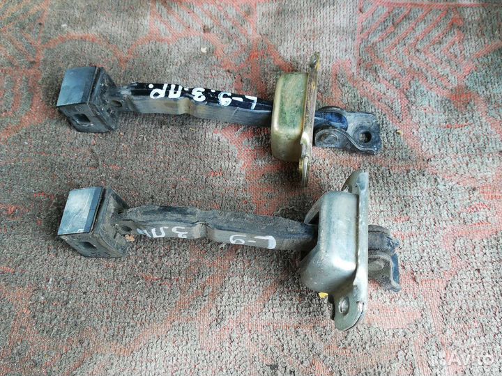 Ограничитель двери Митсубиси Лансер 9