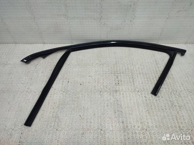 Уплотнитель стекла двери передний левый