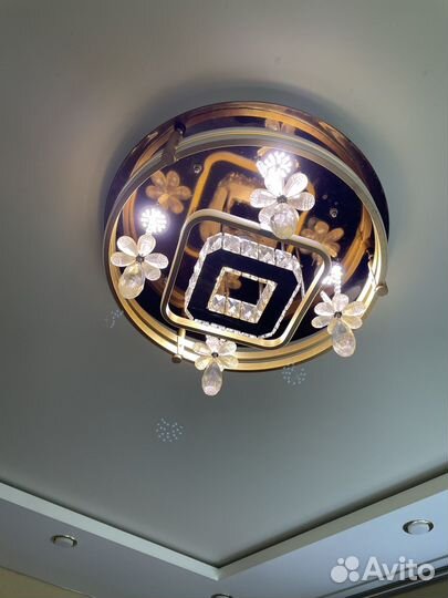 Люстры и светильники