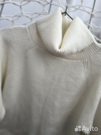 Свитер шерстяной женский