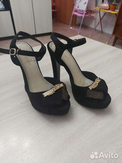 Женские туфли