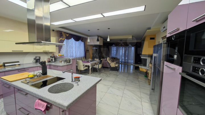 Дом 700 м² на участке 20 сот.