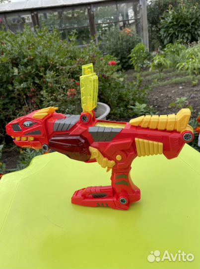Бластер-динозавр трансформер