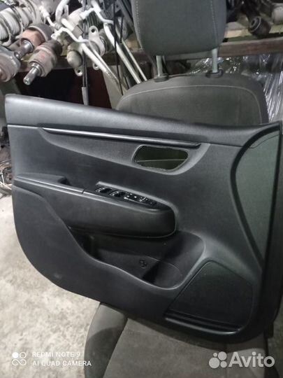 Обшивка двери передняя левая Kia Rio 4 2018