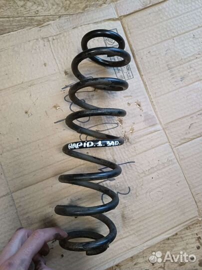 Задняя пружина Skoda Rapid 1