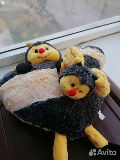 Подушка и игрушка пчёлка