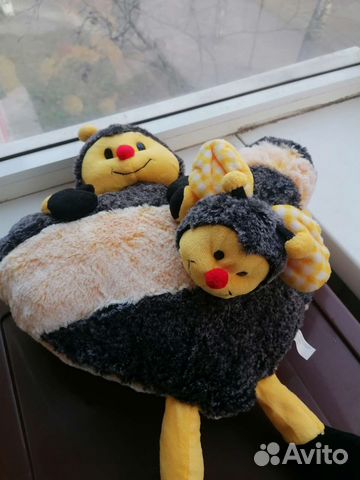 Подушка и игрушка пчёлка