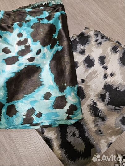 Отрез ткани атлас