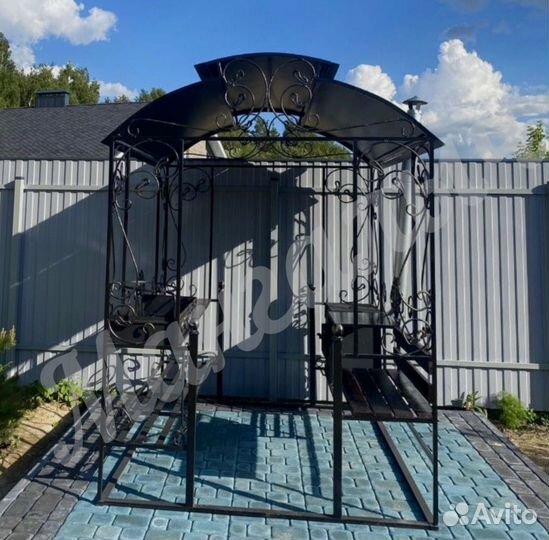 Мангал с крышей