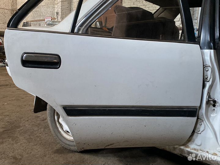 Двери передние задние тойота корона AT-170 сборе