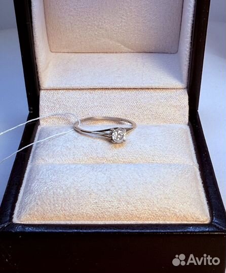 Золотое кольцо с натуральным бриллиантом