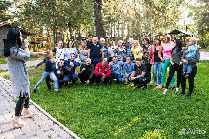 Ведущая, Организатор