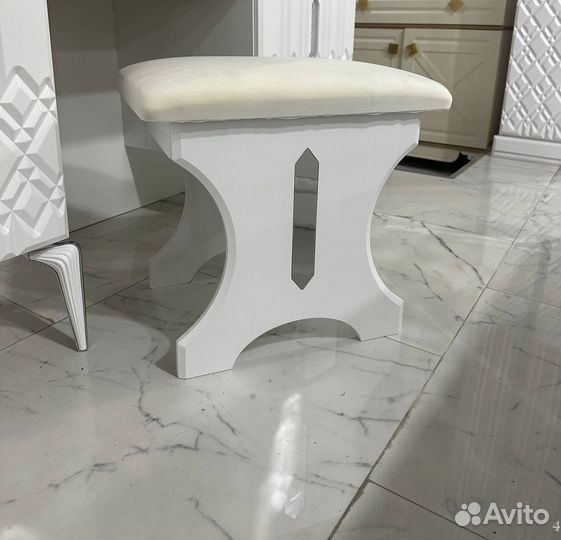 Спальный гарнитур «Рианна» в неоклассике