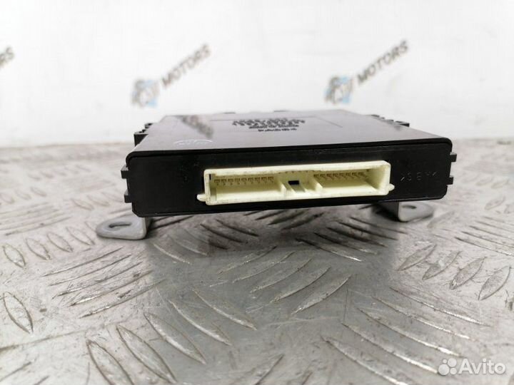 Блок управления центральным замком Toyota Crown