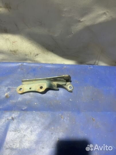 Петля капота правая hyundai lantra j2