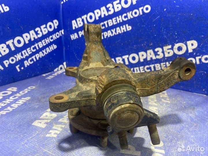 Передний правый поворотный кулак Toyota Camry 30