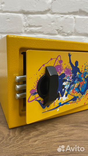 Сейф металлический