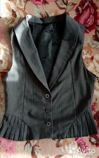 Жилет для школьницы