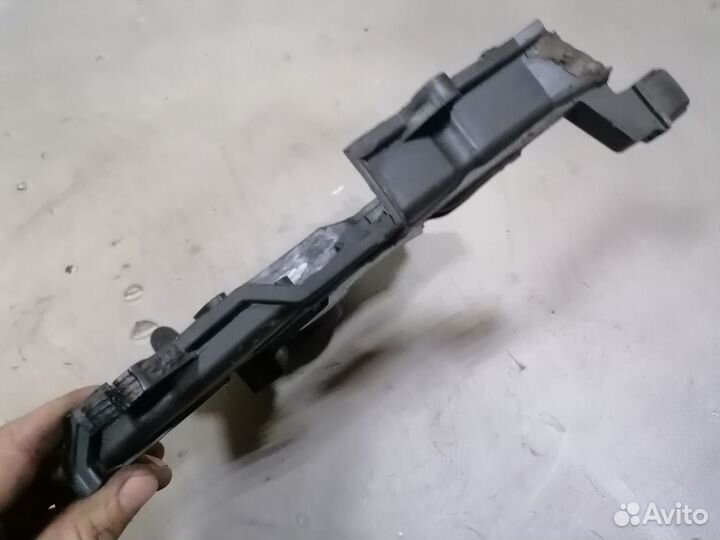 Кожух ремня грм нижний Mitsubishi Carisma 1999-200