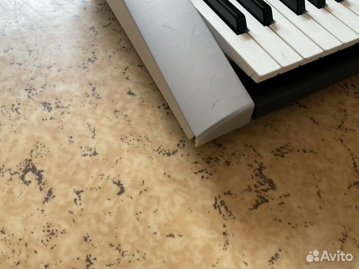 Синтезатор Yamaha PSR-E323