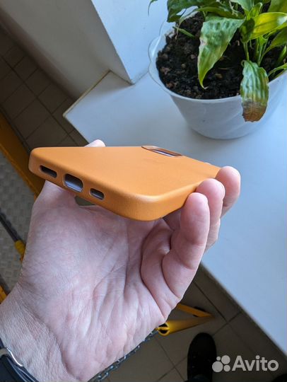 Чехол Apple Leather Case iPhone 13