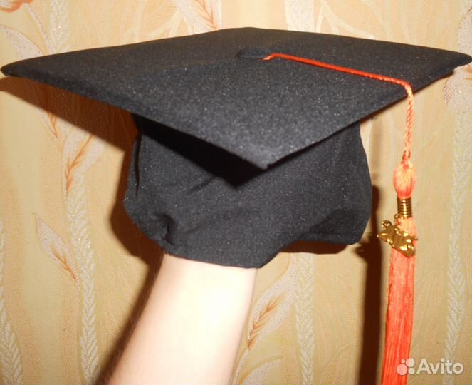 Мантия выпускника + шапочка с кисточкой