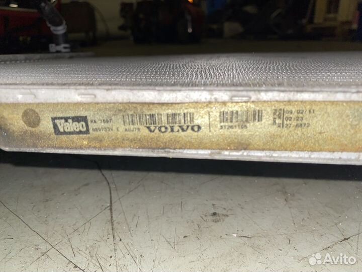 Радиатор охлаждения Volvo S60 FS90 31261105