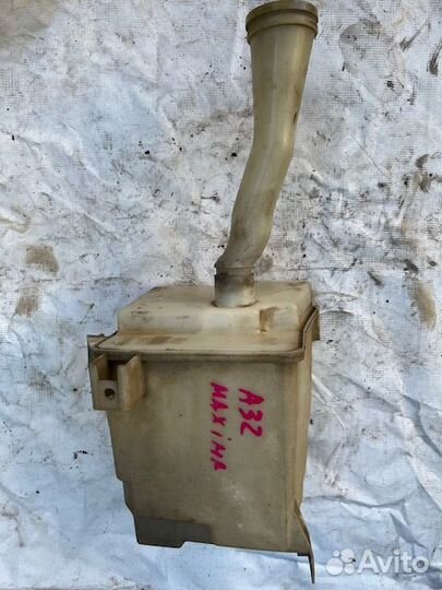 Бачок омывателя лобового стекла Nissan Maxima (A32