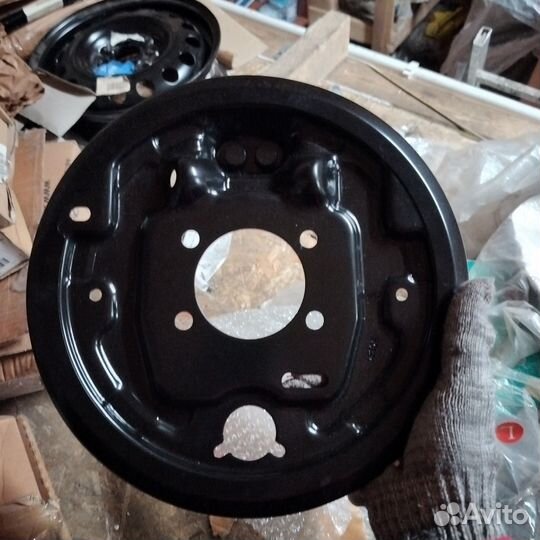 Пыльник зад. тормозных колодок Mitsubishi eclipse2