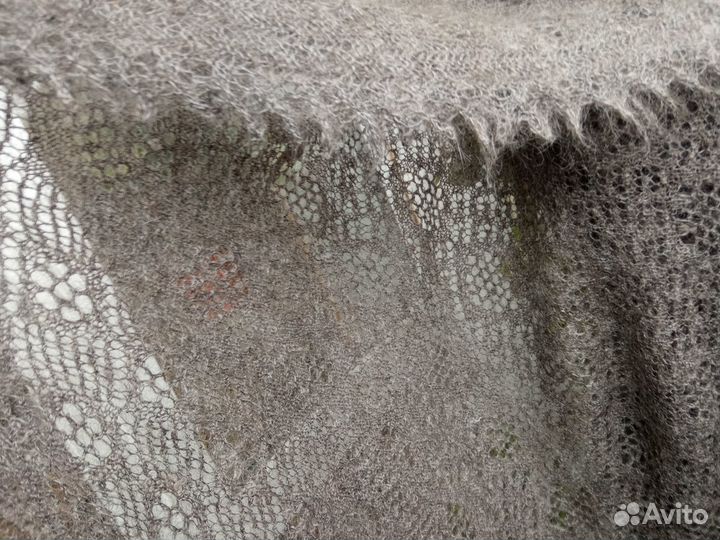 Шаль пуховая ручной вязки 