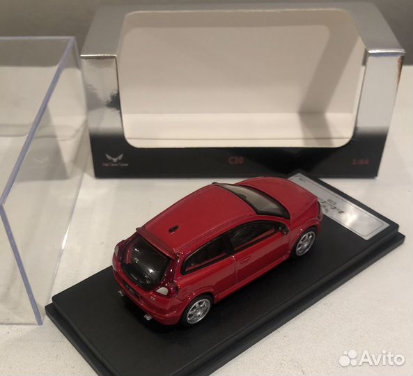 1/64 Volvo C30 красный