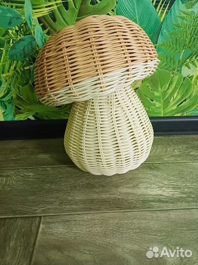 Плетёный гриб из ротанга