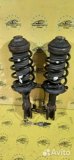 Стойка передняя (амортизатор) Opel Zafira B