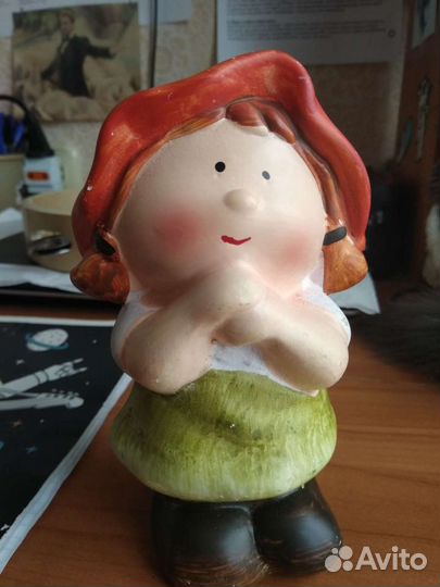 Копилка и статуэтка