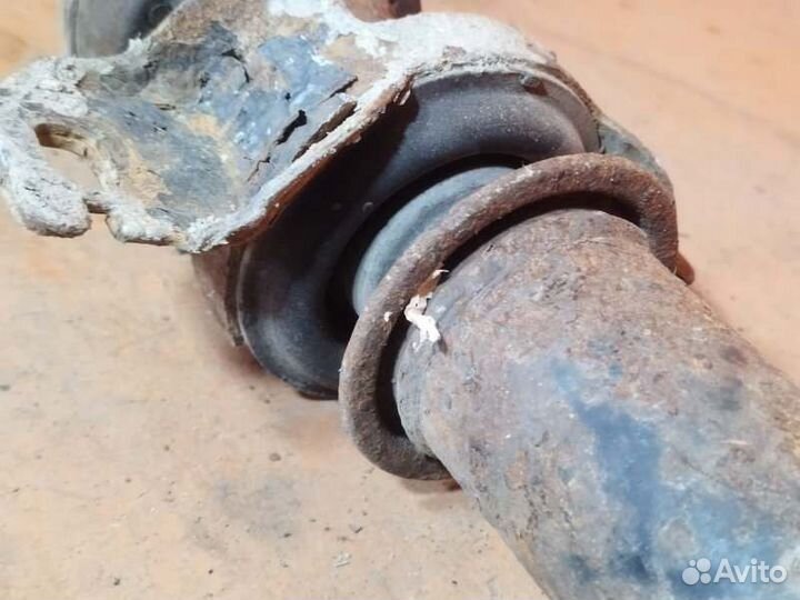 Карданный вал Toyota Sienna 3.5 2008