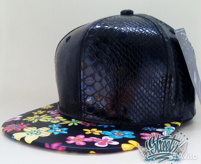 Кепка Akademyс плоским козырьком лаковая фирменная