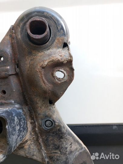 Подрамник toyota siena полный привод 2012