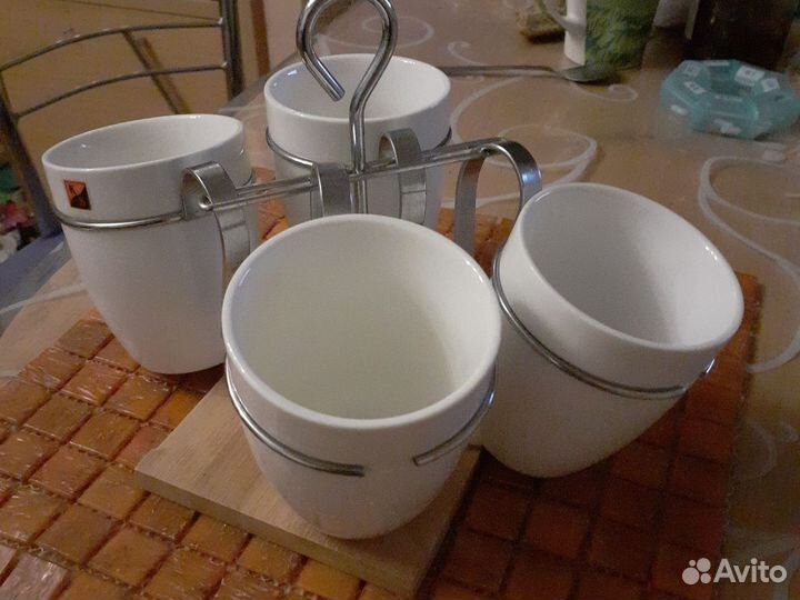 Чашки на подставке