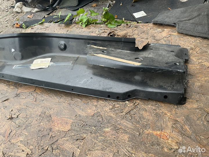 Стойка внутренняя VW Т5 7H0809290E