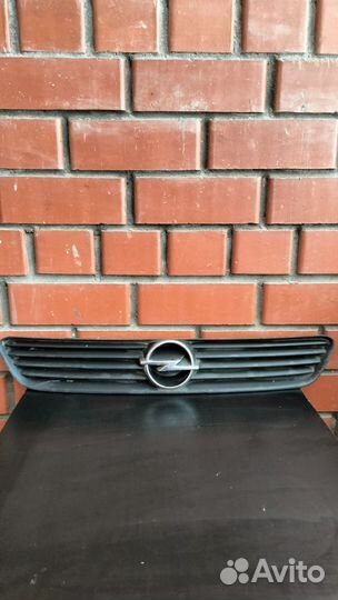 Решетка радиатора Opel Astra G (1998-2009)