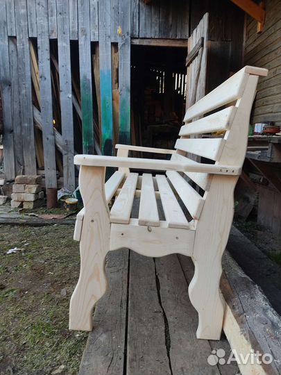 Лавочка уличная