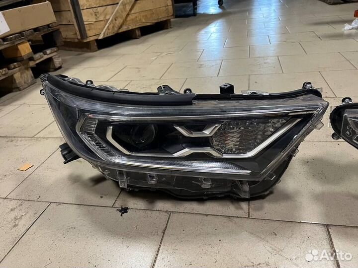 Фары передние пара full LED RAV 4 xa50 2021