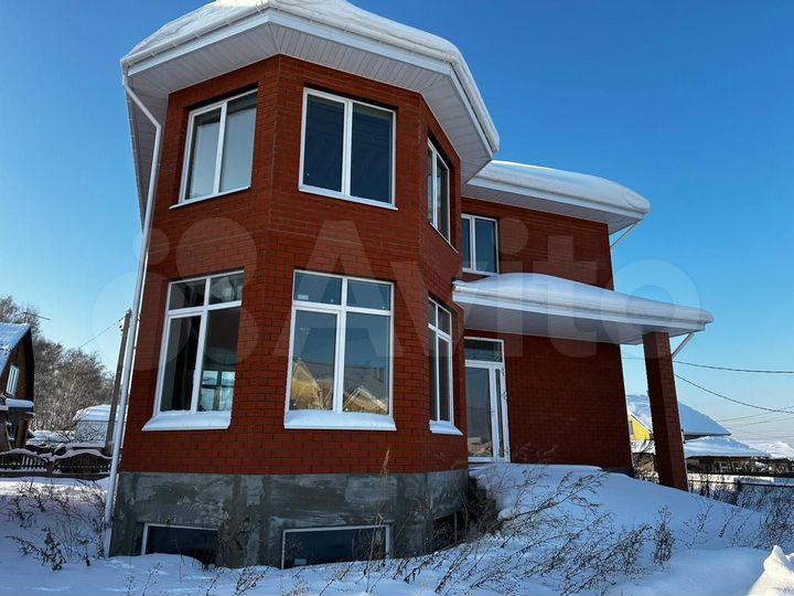 Коттедж 240 м² на участке 5 сот.